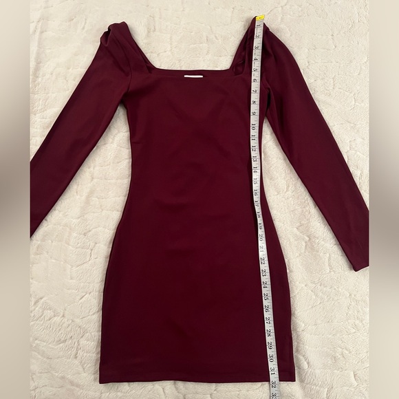Aritzia Contour
Squareneck Longsleeve Mini Dress in burgundy size M - Picture 5 of 7